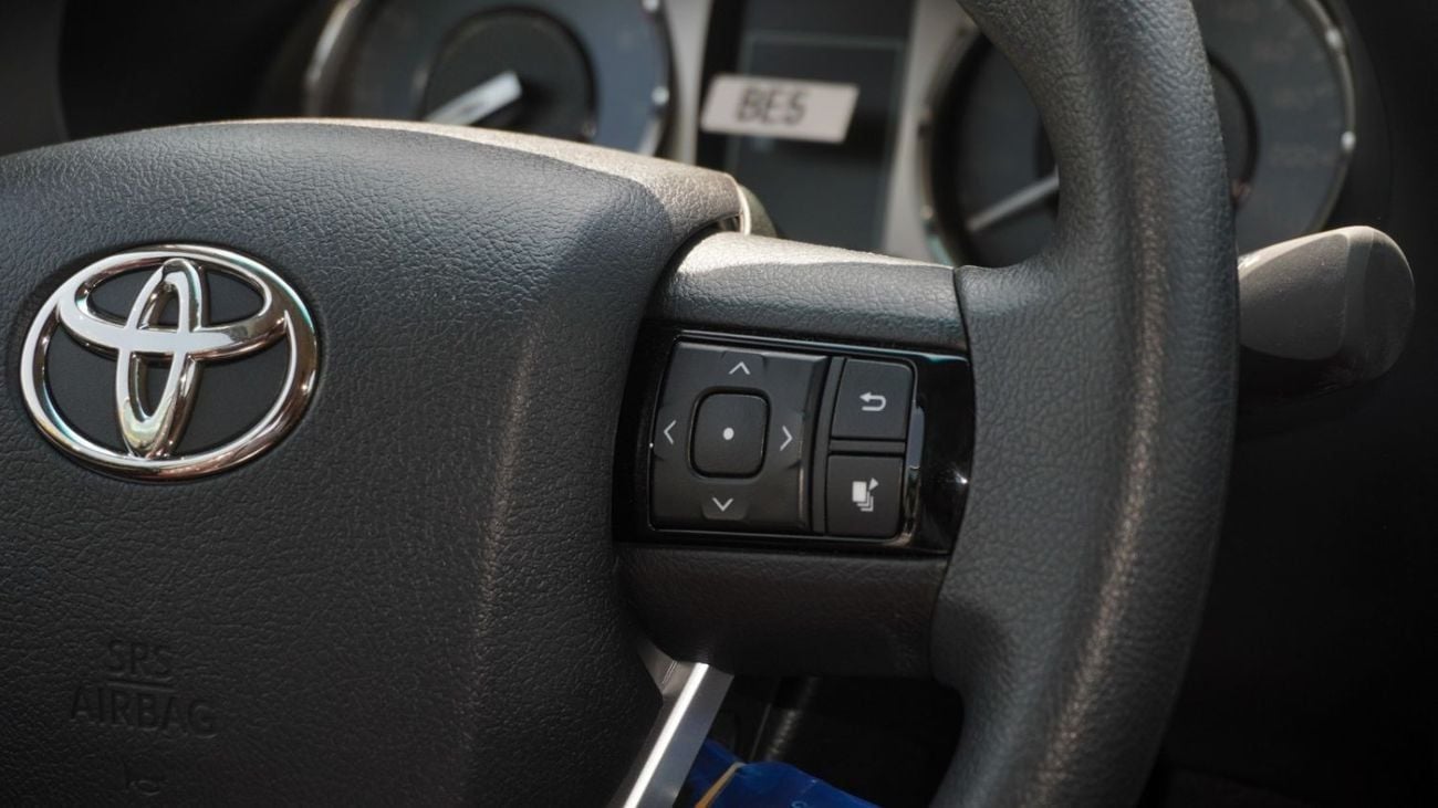 تويوتا هيلوكس GLS 2.7L AWD