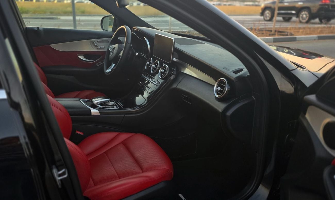 Mercedes Benz C300 STD (NON GCC)