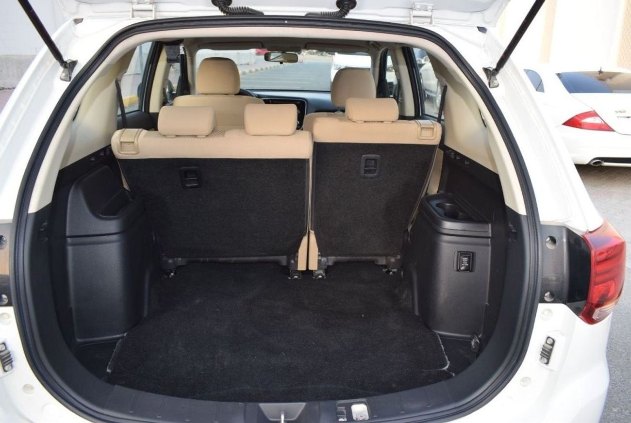 Mitsubishi Outlander GLX Basic Mitsubishi Outlander, Model:2020. Free of accident