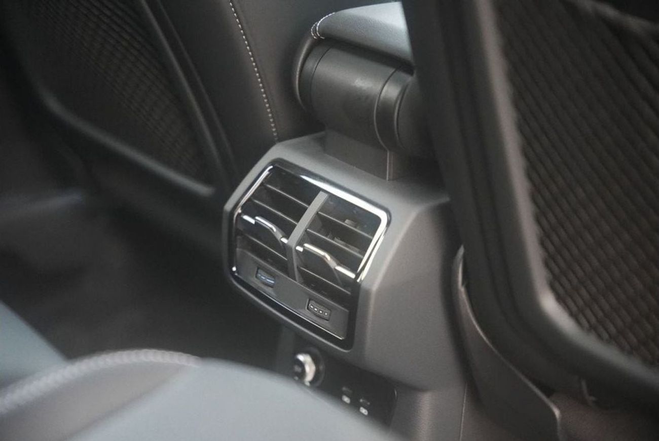 Audi Q3 2024 Audi Q3 40TFSI  S-Line SUV 2.0L White 0Km