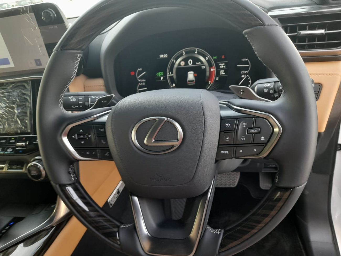 Lexus LX 600 RHD BRAND NEW 7 SEATER WHITE WITH TAN FULL OPTIONS PETROL Signature model