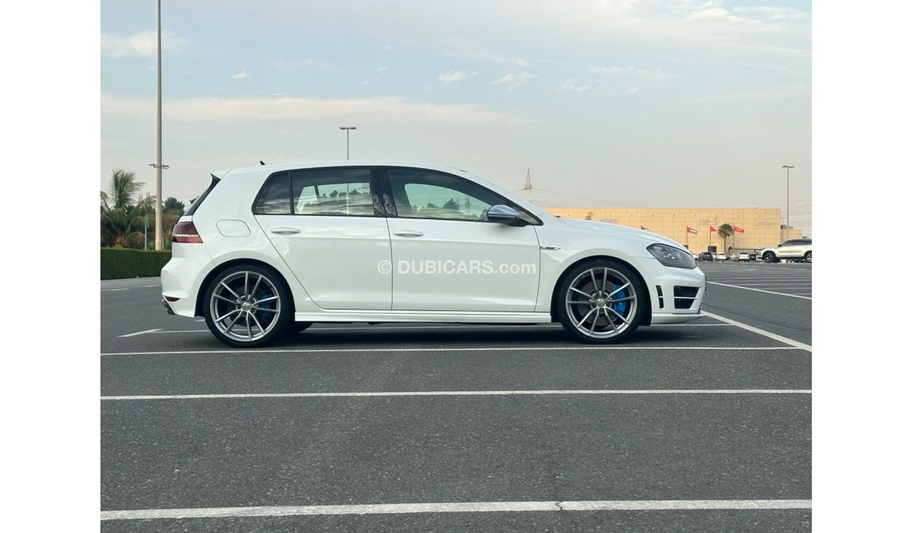 فولكس واجن جولف موديل 2016 خليجي حاله ممتازه جدا من الداخل والخارج فل مواصفات كراسي جلد ومثبت سرعه وتحكم كهربي وبانو