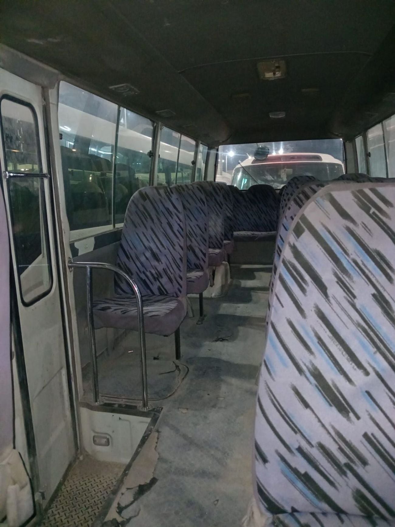 تويوتا كوستر 2.7L PETROL 30 SEATER MANUAL TRANSMISSION