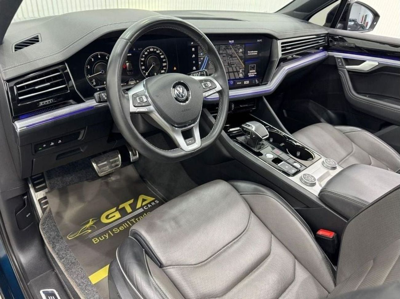 فولكس واجن طوارق R-Line 3.0L AWD 2020 Volkswagen Touareg R-Line Black Edition, 1 Year Warranty, Full Agency Service H