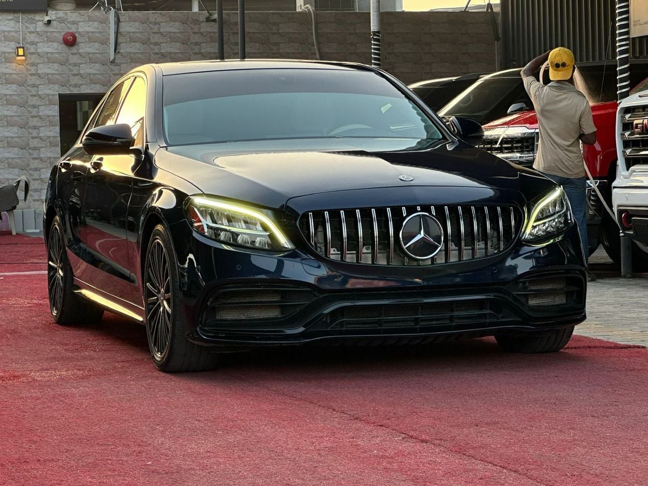 مرسيدس بنز C 300 2.0 لتر Turbocharged - عدد 4 سلندر (9G-TRONIC)