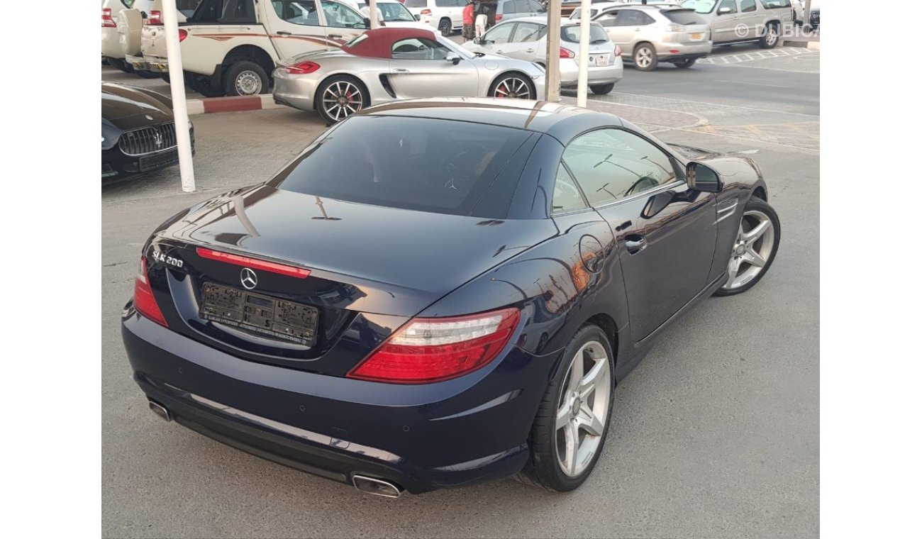 Mercedes-Benz SLK 200 GCC car prefect condition no need any maintenance no paint low mileage no full