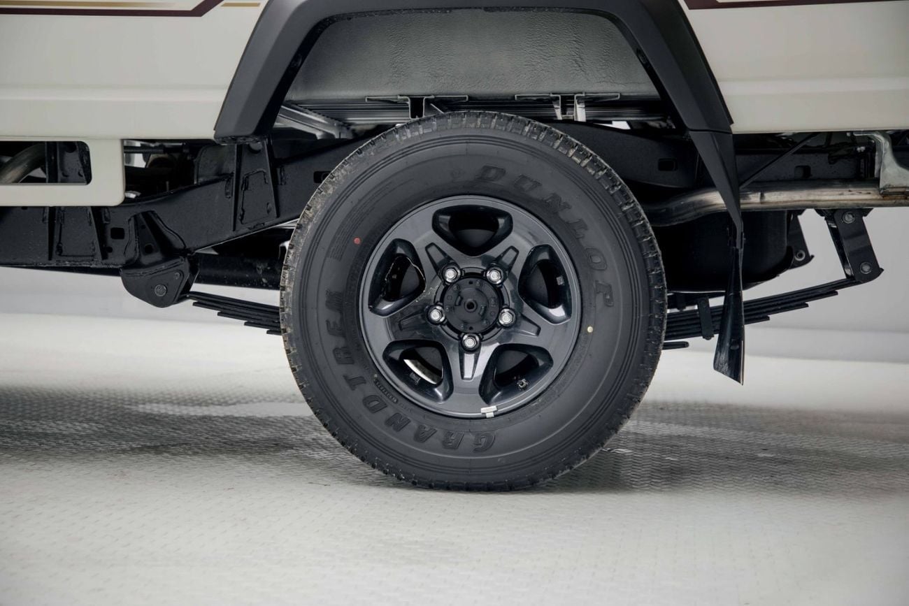 تويوتا لاند كروزر بيك آب LC79 4.0L - White Inside Beige | Export Only