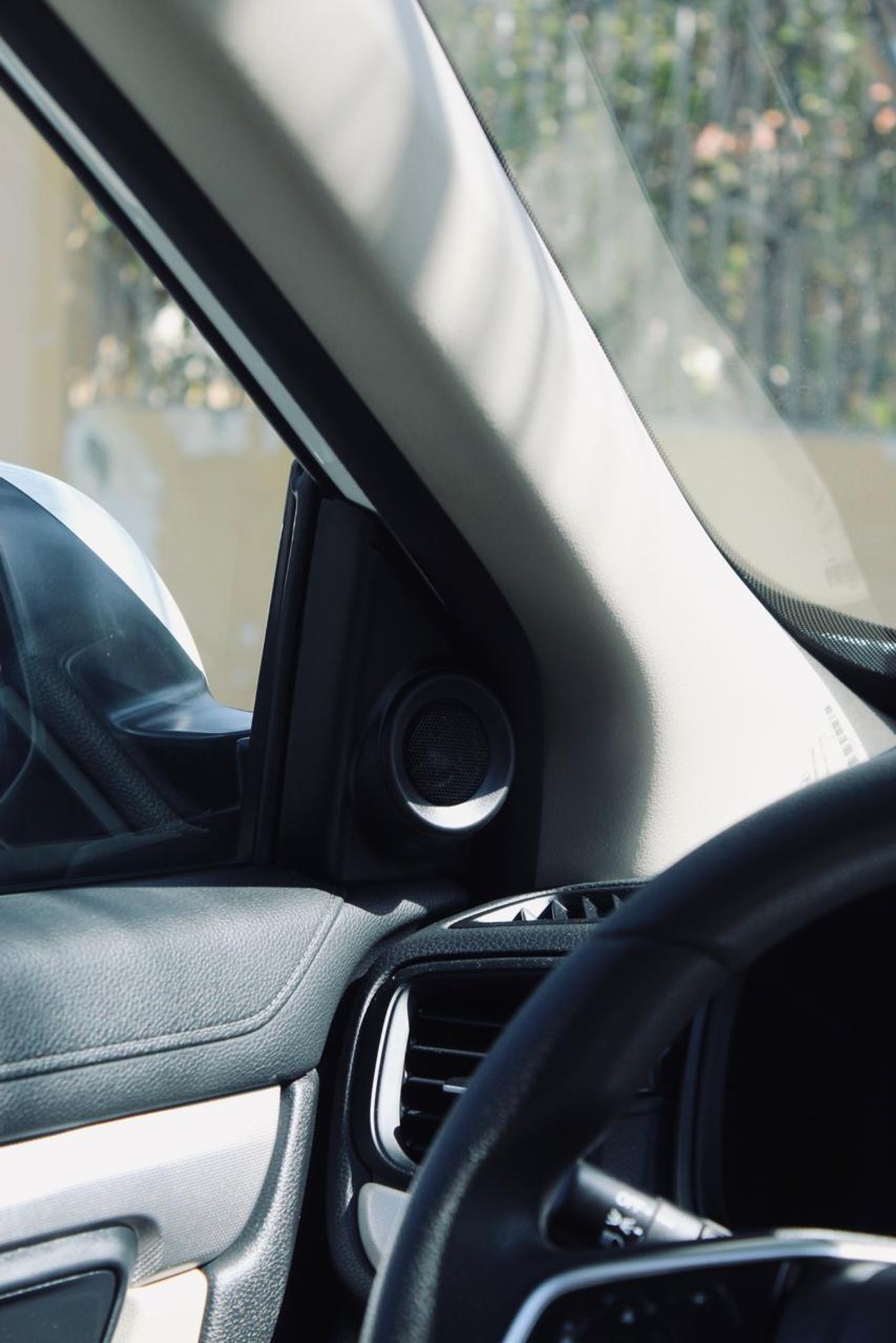 Honda CRV The 2021 Honda CR-V is a highly versatile, compact 5-seater SUV (with 7-seat options in some markets