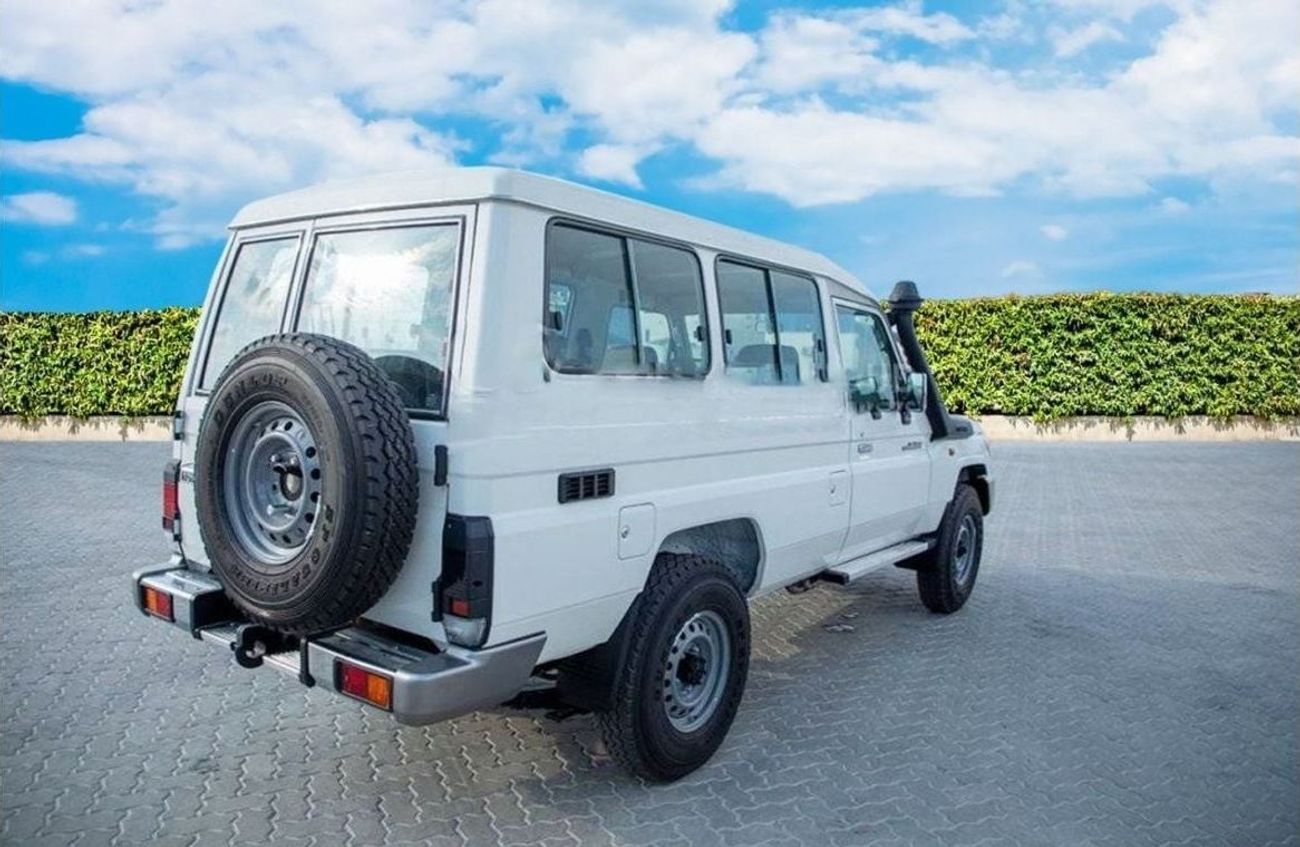 Toyota Land Cruiser 70 V6, 4.0L, PETROL, M/T, 2025 MODEL, 9 SEATS