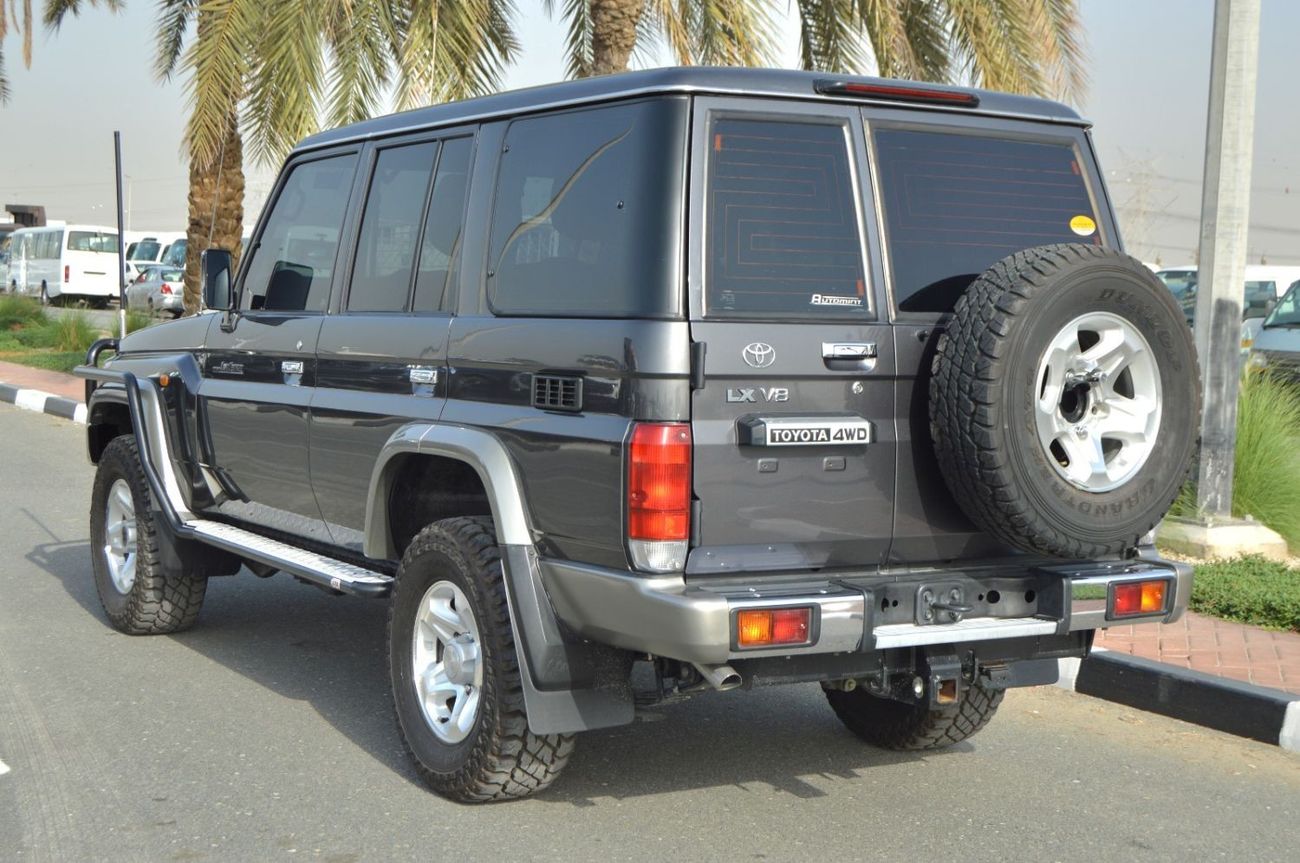 Toyota Land Cruiser Pick Up Diesel 4.5 Liter Right Hand Drive 5 Doors Manual Gear