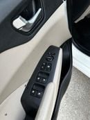 Hyundai Accent GL Hyundai Accent | 2021   4-cylinder — 1.6 engine  4-cylinder — 1.6 engine  Mileage: 85,000 km  New sh