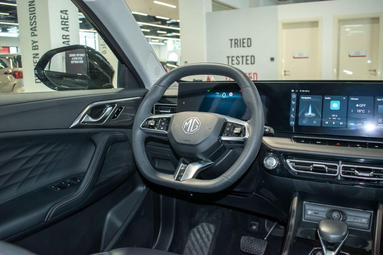 أم جي HS LUXURY