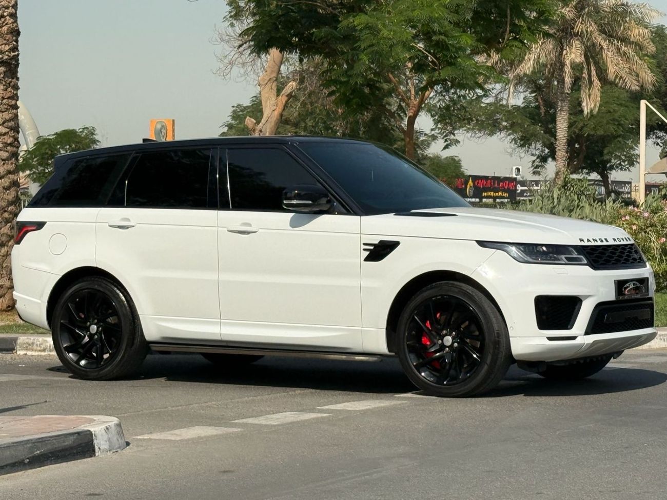 Land Rover Range Rover Sport HSE Dynamic 3.0L RANGE ROVER HSE DYNAMIC 2018 GCC V6 SUPERCHARGED SERVICE HISTORY FULL OPTIONS