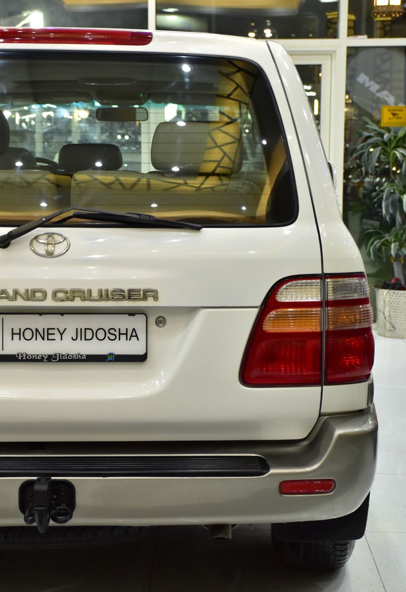 تويوتا لاند كروزر EXCELLENT DEAL for our Toyota Land Cruiser VXR ( 2000 Model ) in White Color GCC Specs