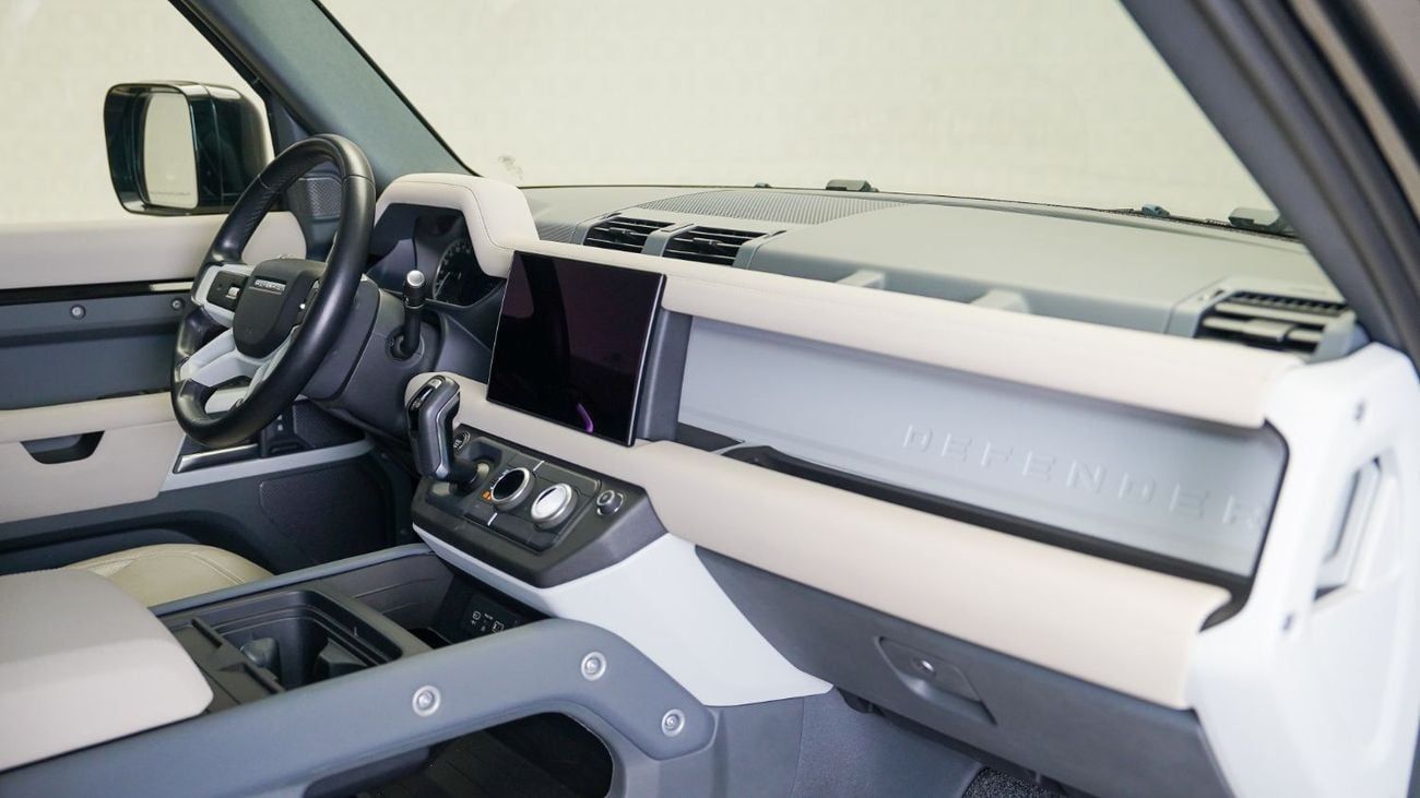 لاند روفر ديفندر P400 110 X-Dynamic SE 3.0L (5 Seater)