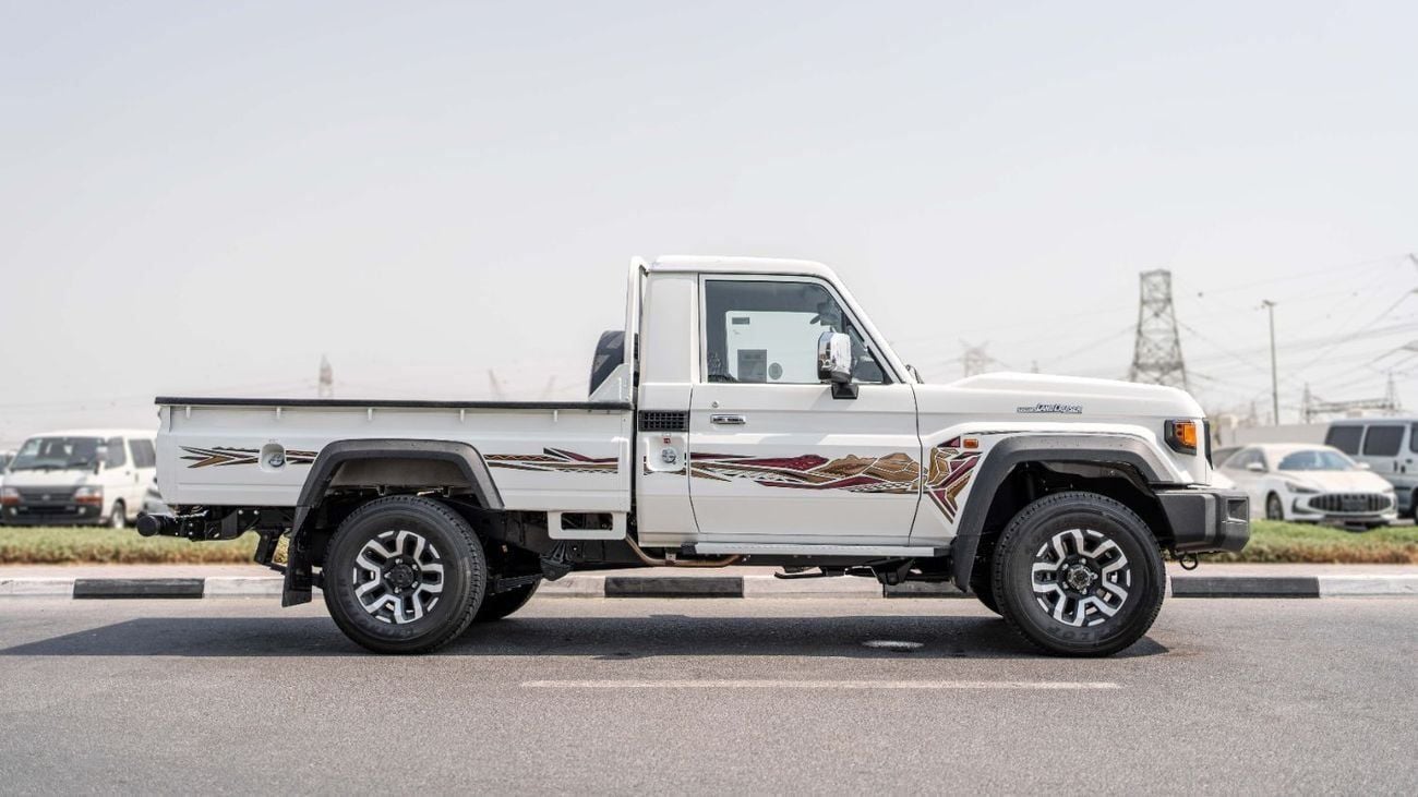 تويوتا لاند كروزر بيك آب 2025 Toyota Land Cruiser LC 79 4.0L AT Petrol (White)