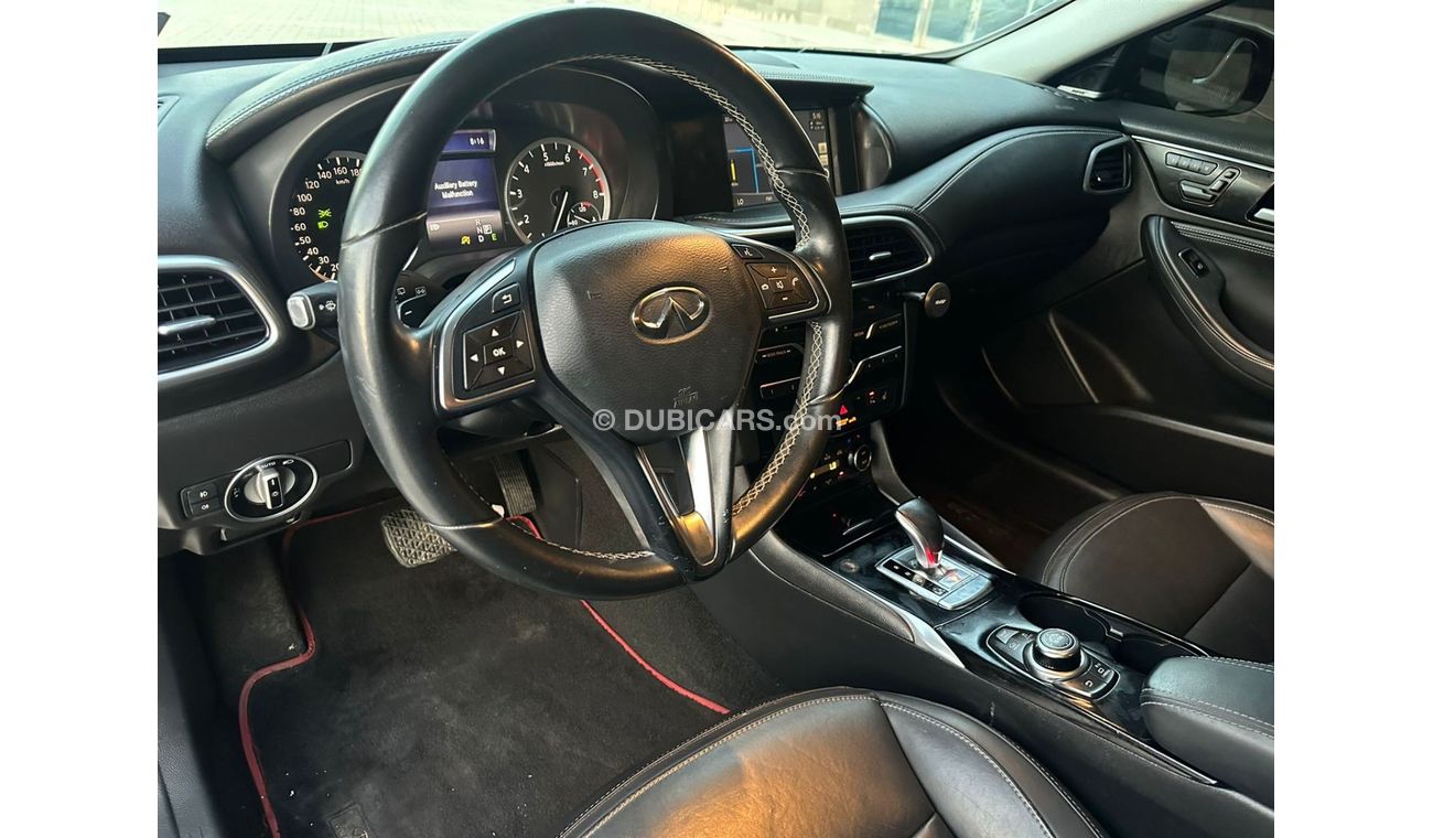 Infiniti Q30 Premium