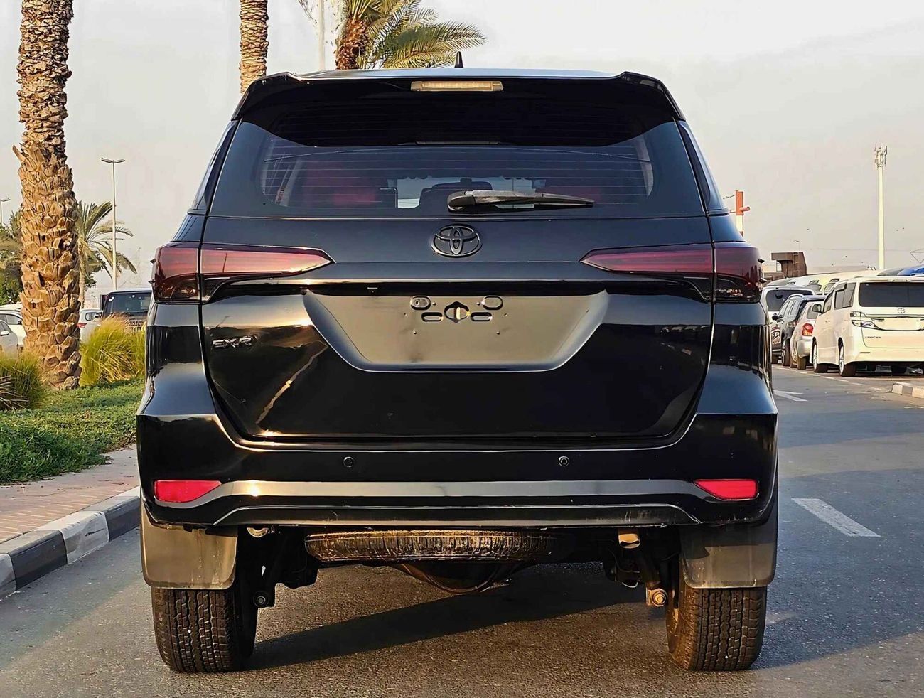 Toyota Fortuner EXR V4 / BLACK  EDITION / FULL OPT / WHITE  ROOF /LOT#8540