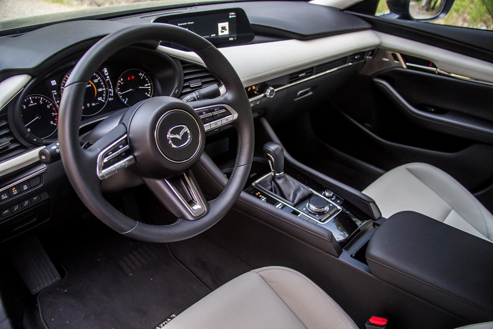 مازدا 3 interior - Steering Wheel