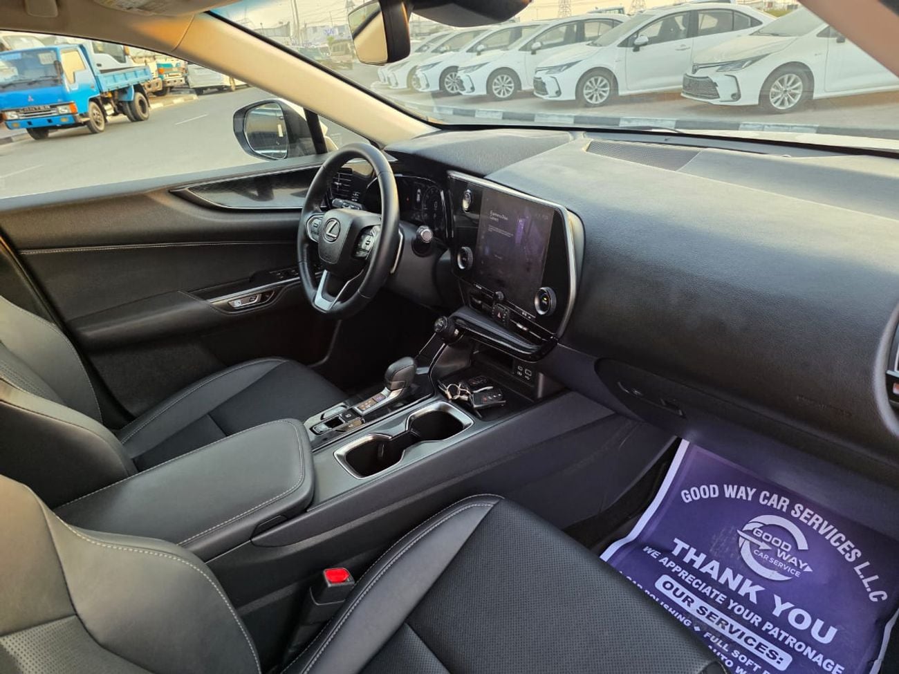 لكزس NX 250 PREMIUM لكزس NX250 موديل 2023، زر ضغط وصندوق خلفي أوتوماتيكي (JTJADCAZ4P2006757)