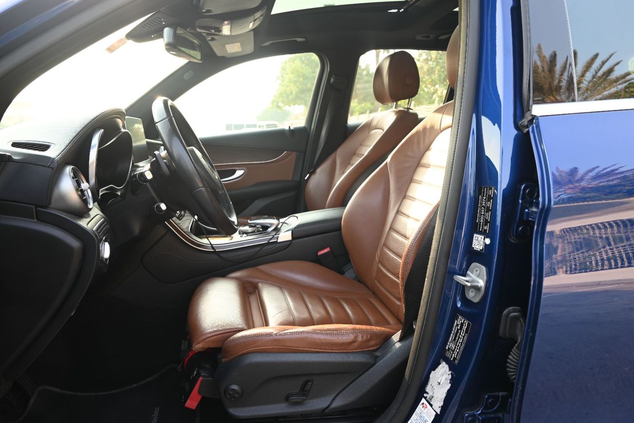 مرسيدس بنز GLC 300 4MATIC 2.0L