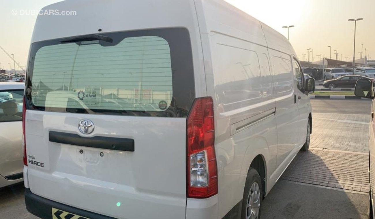 Toyota Hiace 2019 Van 6 Cylinders (Chiller RedDot) Ref#308