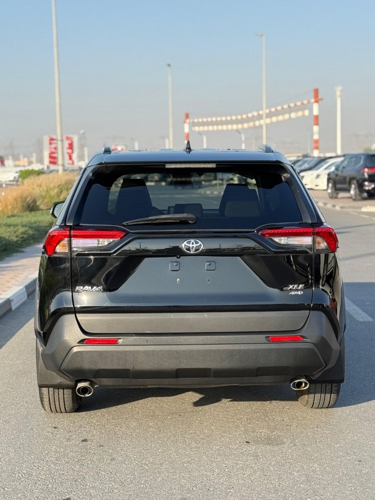 Toyota RAV4 XLE 4WD Full Option Sunroof, push start leather seats