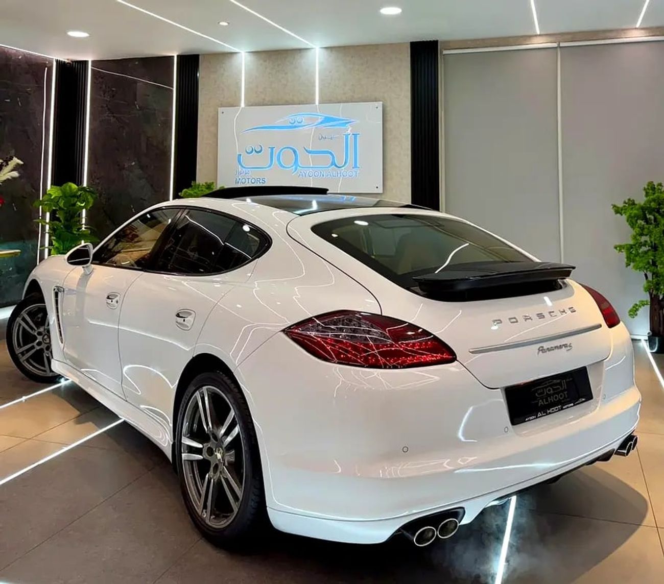 بورش باناميرا BEST PLATINUM EDITION|| TOP OPTIONS || GCC || ACCIDENT FREE || UNIQUE