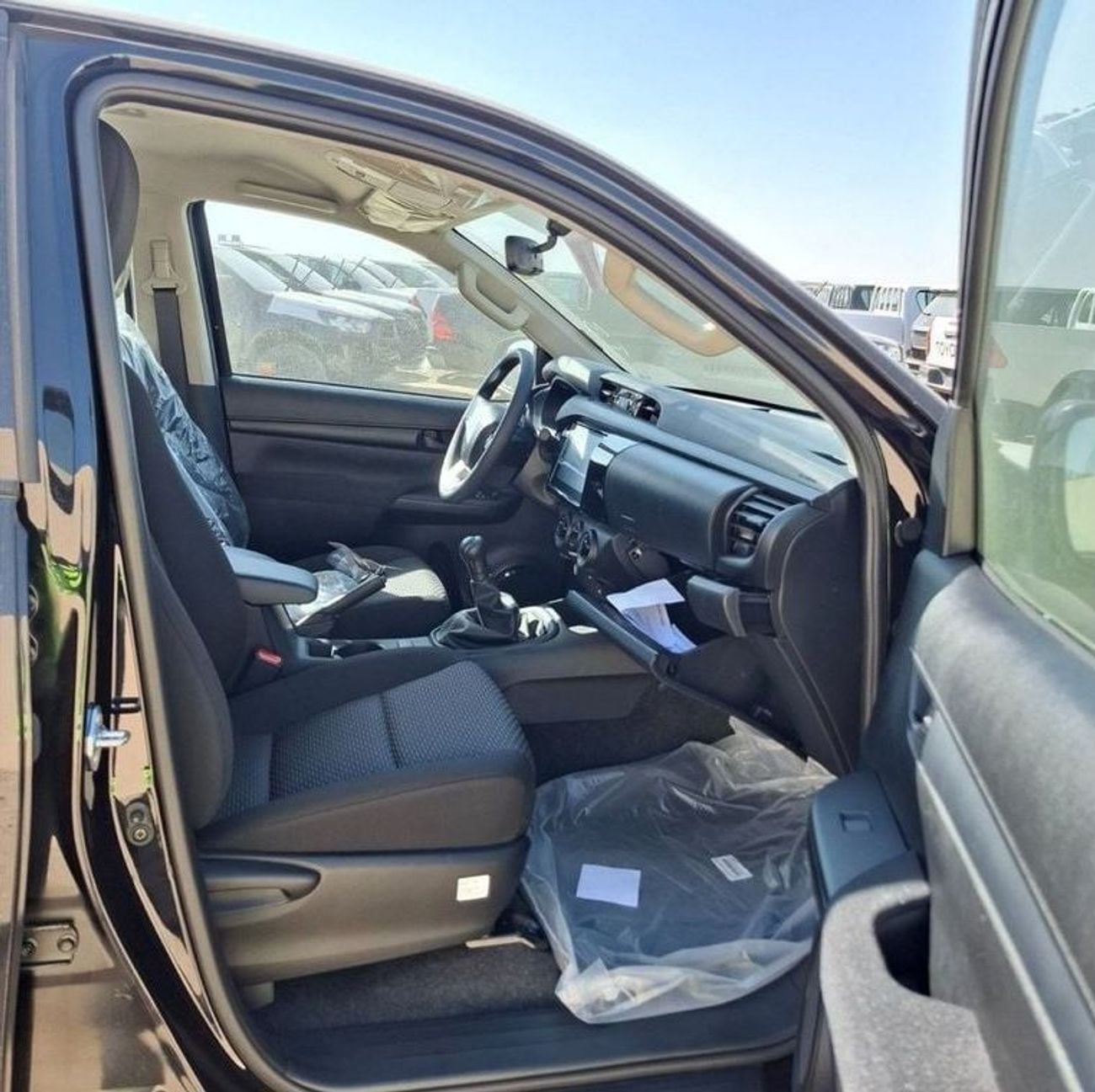 تويوتا هيلوكس GL 2.7L Petrol Wide Body 4WD Double Cab Manual transmission * SPECIAL PRICE *
