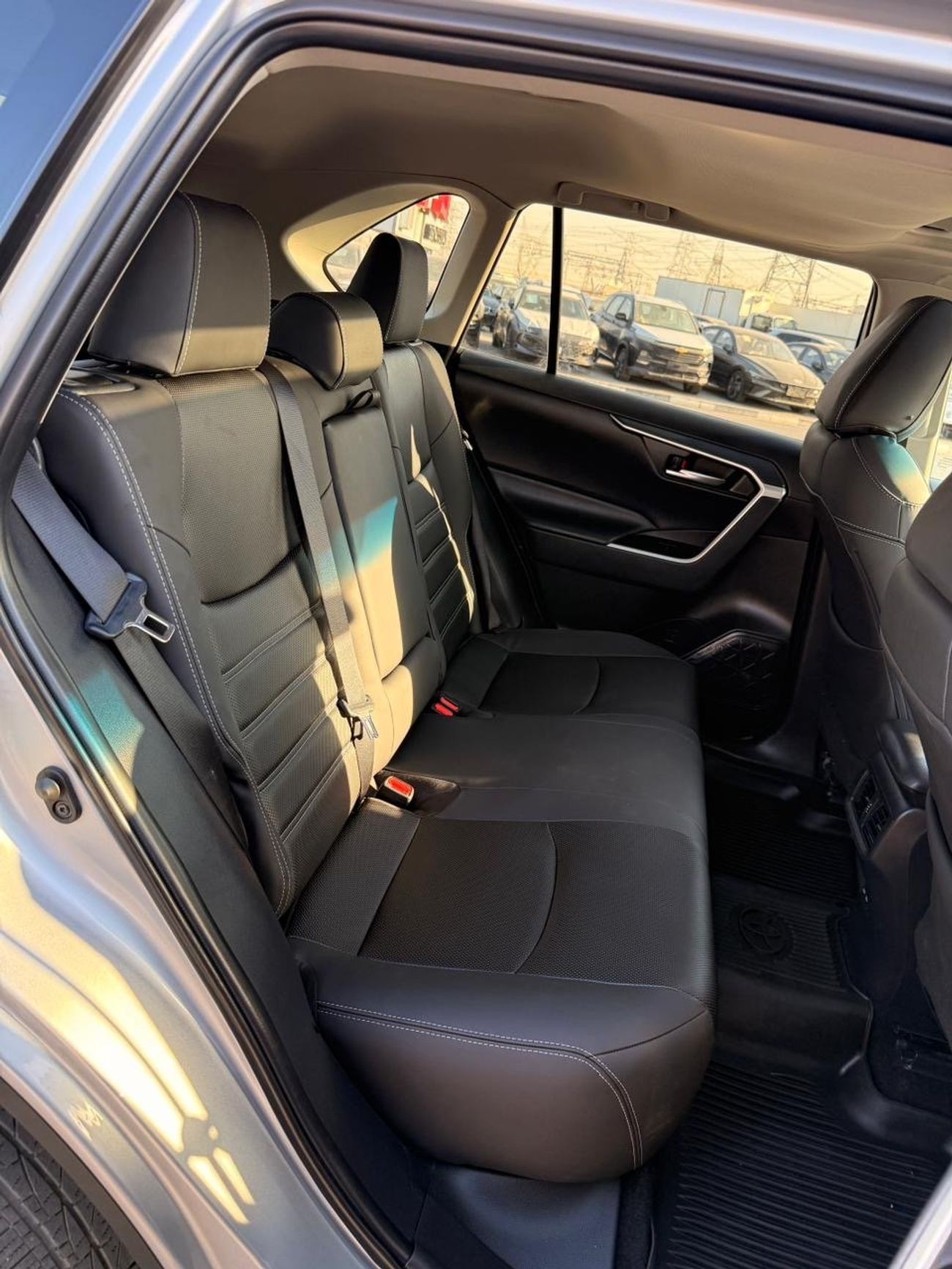 تويوتا راف ٤ XLE 2.5L Full option