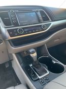 Toyota Highlander 2018 Toyota Highlander XLE 3.5L V6 Full Option Sunroof 7 Leather Seats - Radar & BSM Auto Trunk -