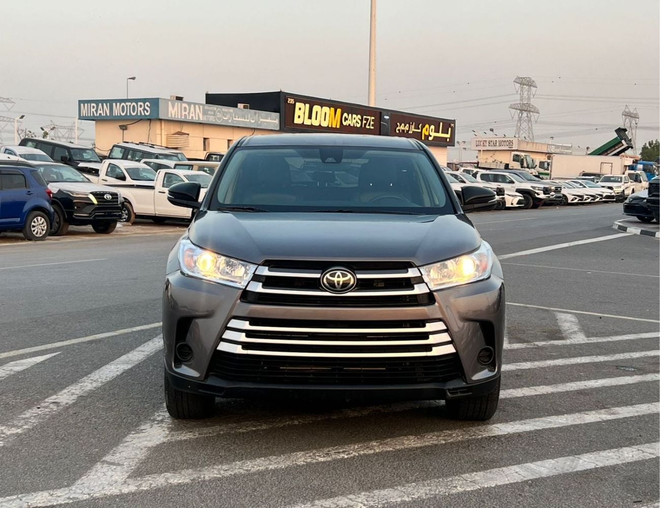 Toyota Highlander LE (NON GCC) 2019 Toyota Highlander 3.5L V6 - AWD 4x4 - Rear Camera - Leather seat 7 -