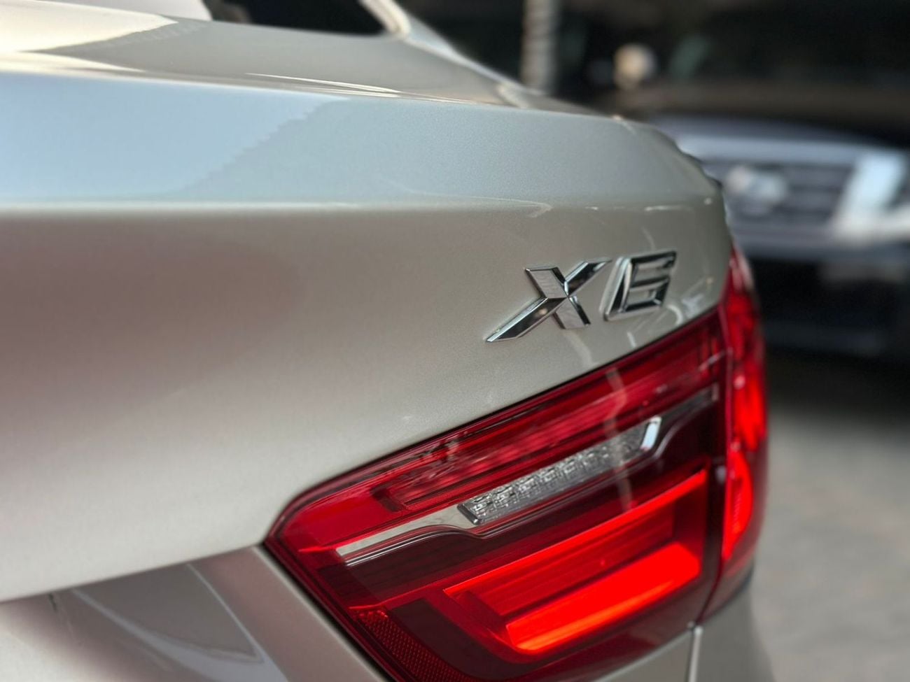 بي أم دبليو X6 4.4L V8 Twin Turbo Power: 445 HP