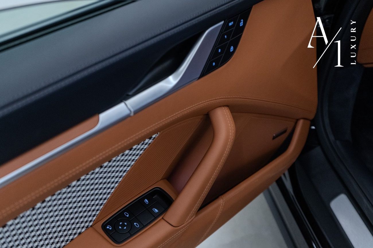 بورش 911 2025 Porsche 911 Turbo, Exclusive Manfaktur Edition,Warranty, Very Low Kms, GCC Spec