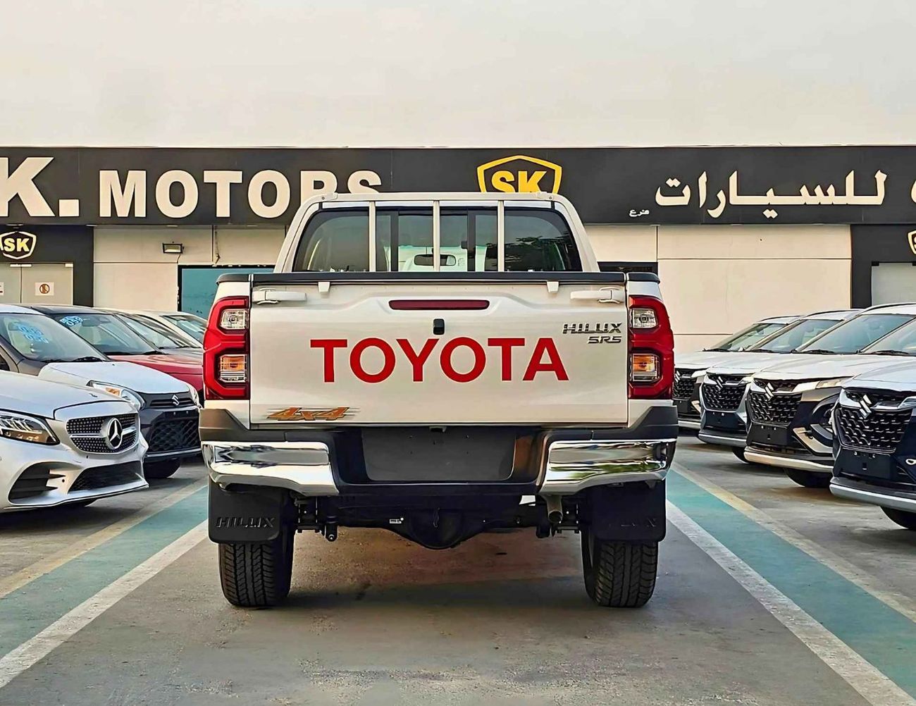 Toyota Hilux SR5 WIDE BODY/DOUBLE CABIN/FULL OPTION WITH DIFFLOCK CHROME HANDLE AND BUMPER/2.7L PETROL M/T 4WD/CO