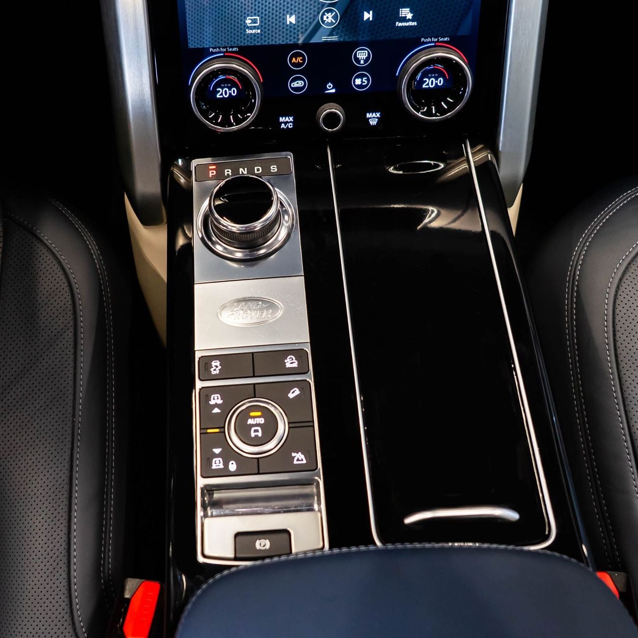 Land Rover Range Rover AED 2,586 p.m • 0% Downpayment • Range Rover Vogue  • 1 Year Warranty