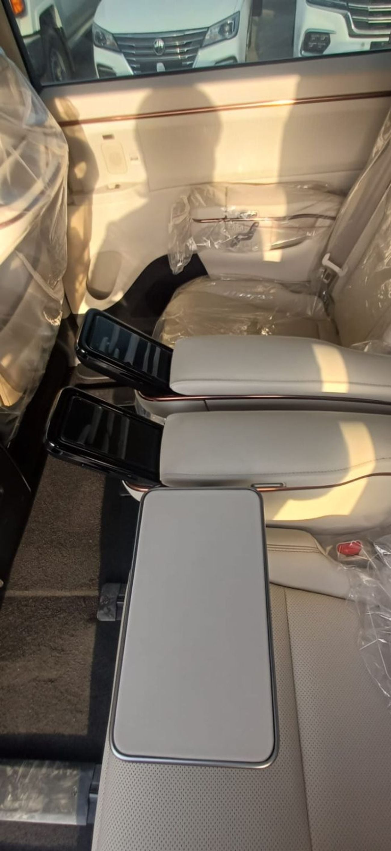 Lexus LM 350h LEXUS LM350H HYBRID VIP 4 SEATER COLOR BLACK MODEL 2025