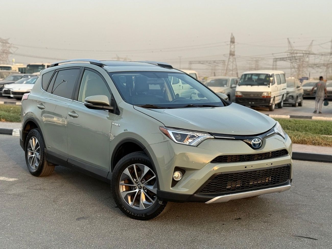 تويوتا راف ٤ Hybrid XLE 2.5 L full option