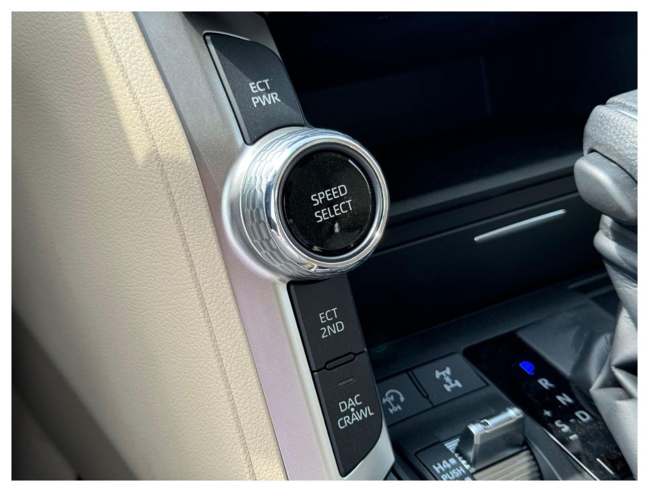 Toyota Land Cruiser GXR 4.0L FULL OPTION WITH SUNROOF AND COOLING BOX