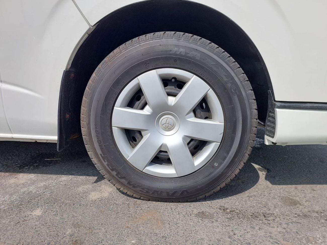 تويوتا هاياس (RAMADAN OFFER) TOYOTA HIACE COMMUTER VAN RHD 2018 MODEL 3.0 L DIESEL AUTOMATIC(PM36021)