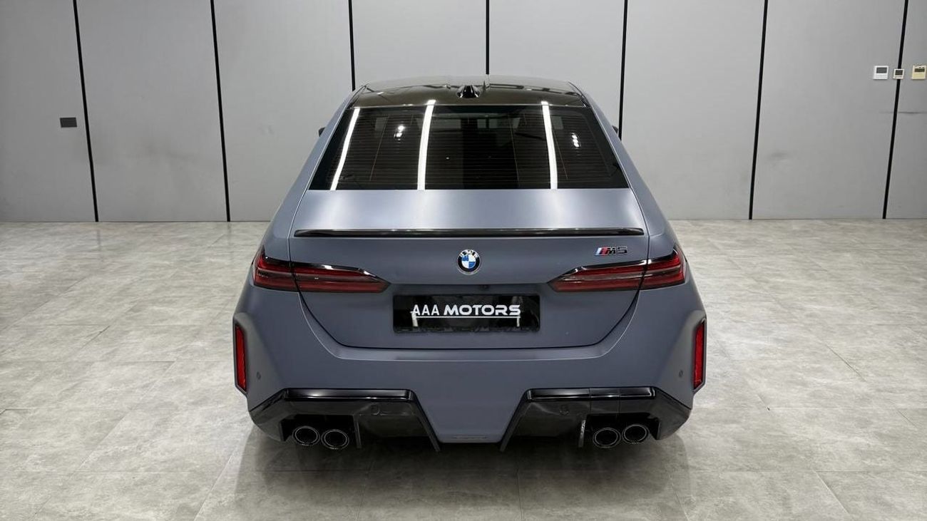 BMW M5 STANDARD AGMC DUBAI / 5 Years Warranty + Service Contract