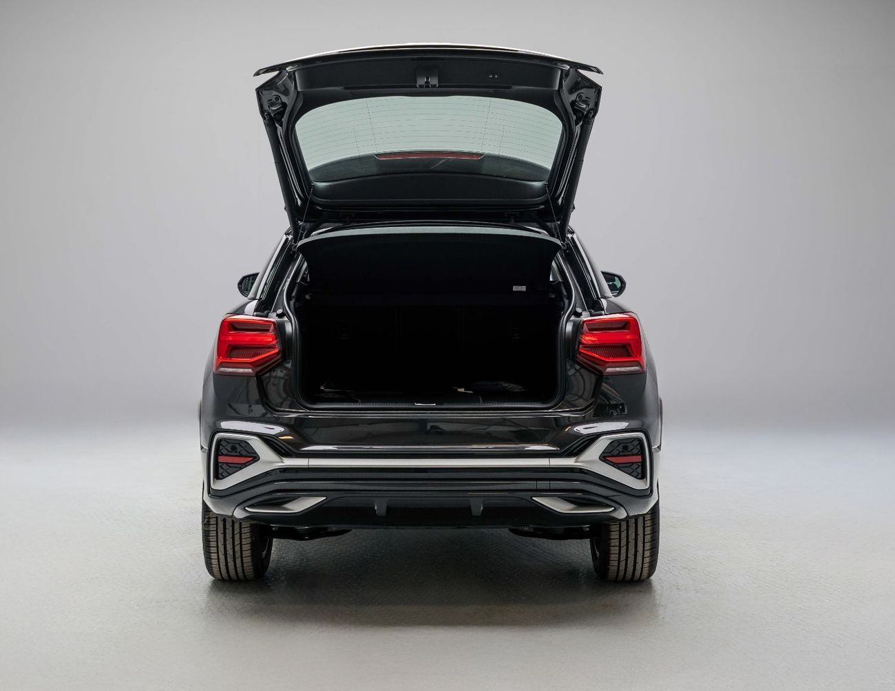 Audi Q2 Fashion 1.5L - Black Inside Black