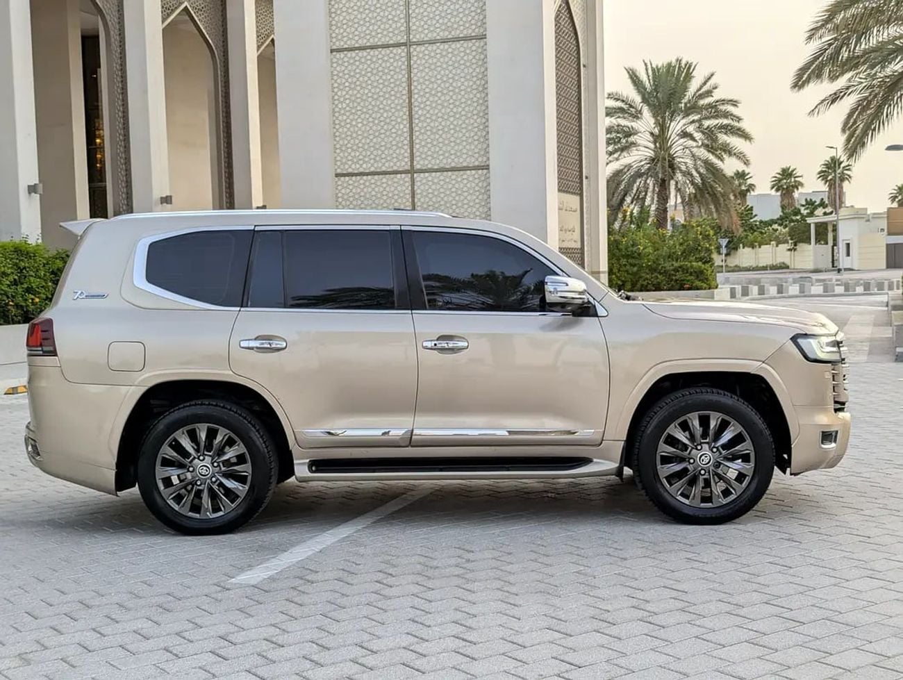 Toyota Land Cruiser GCC Facelifted To Premium Condition Daily Use Perfect Family