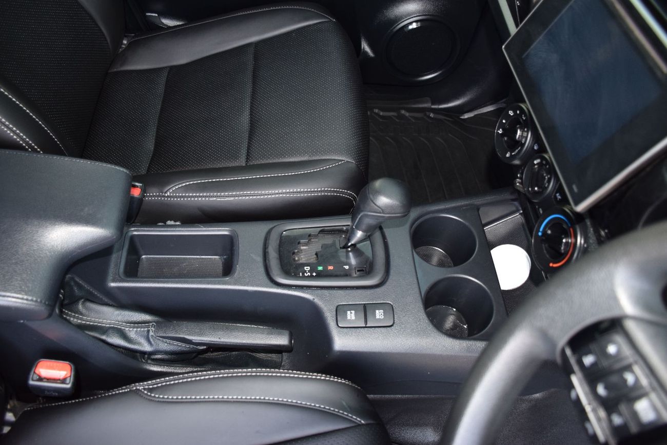 تويوتا هيلوكس S GLX 2.8L AWD M/T