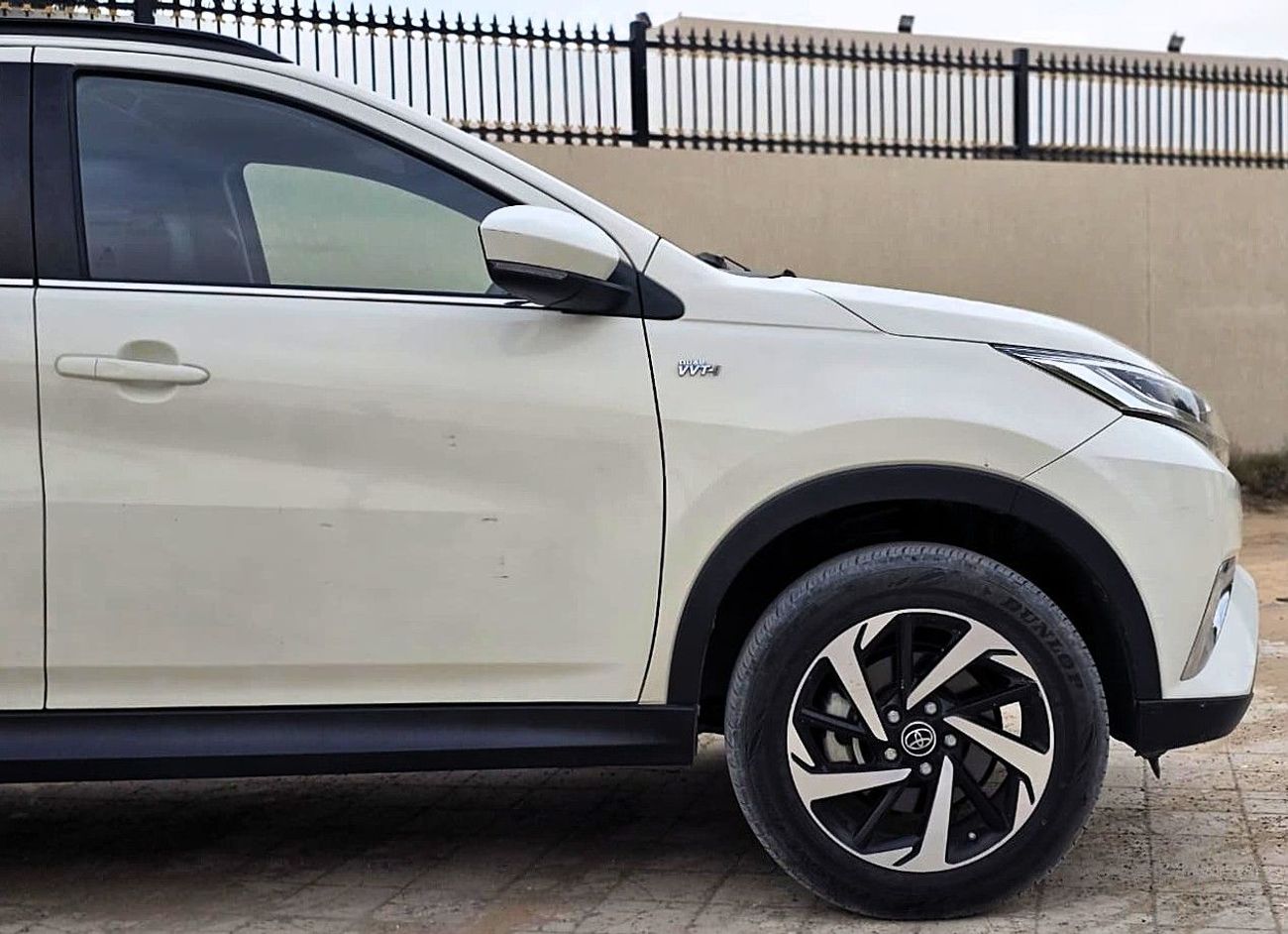 Toyota Rush 1.5L EX Used Toyota Rush EX 1.5l A/T Gcc White Color 2023 Model