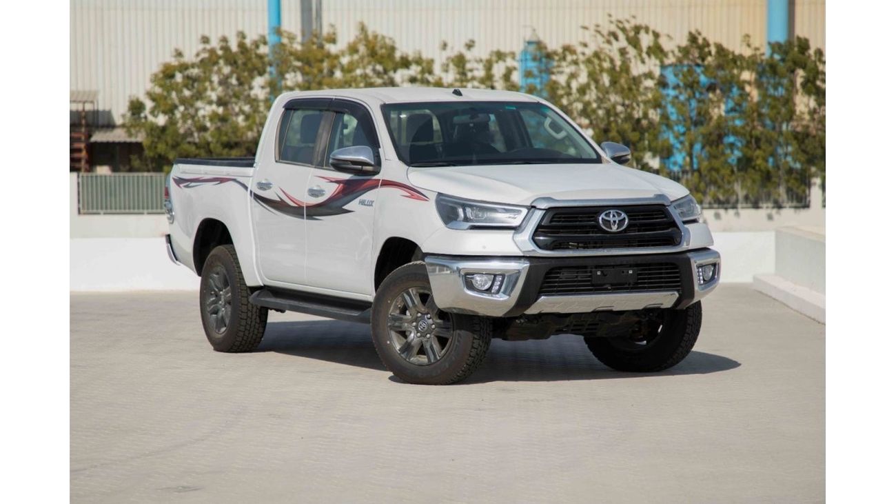 Toyota Hilux 2023 Toyota Hilux 4x4 DC 2.4 HI - Pearl White inside Maroon