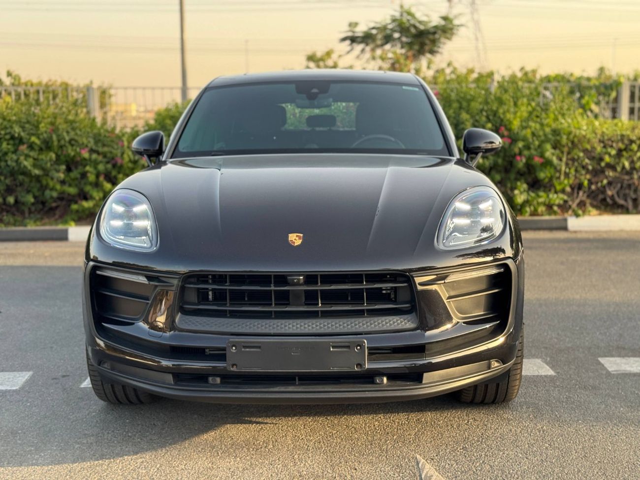 Porsche Macan Std 2.0L (252 HP) GCC SPEC UNDER WARRANTY NEAT AND CLEAN
