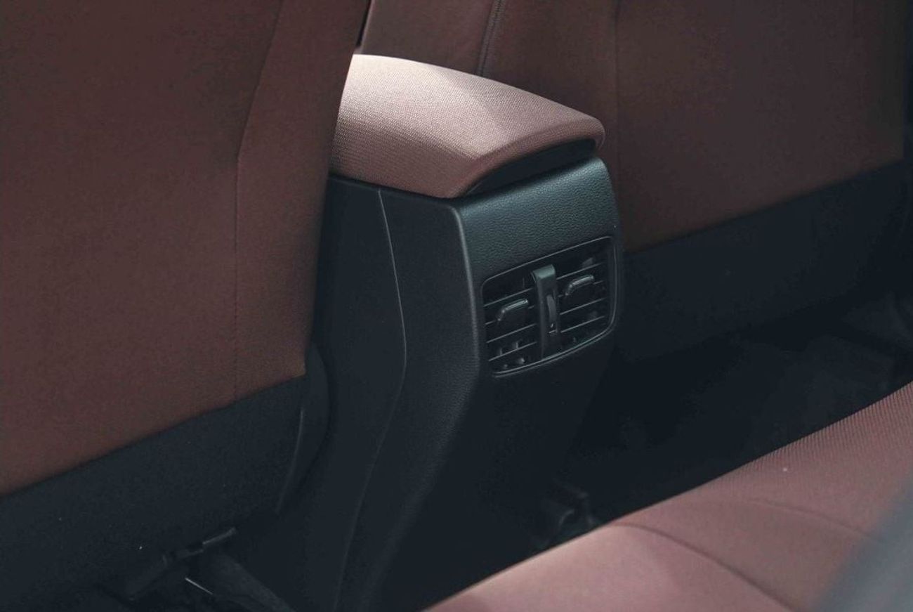 تويوتا كورولا كروس 2025 TOYOTA COROLLA CROSS MID 1.8 Hybrid - PLATINUM WHITE PEARL inside RED | Export Only