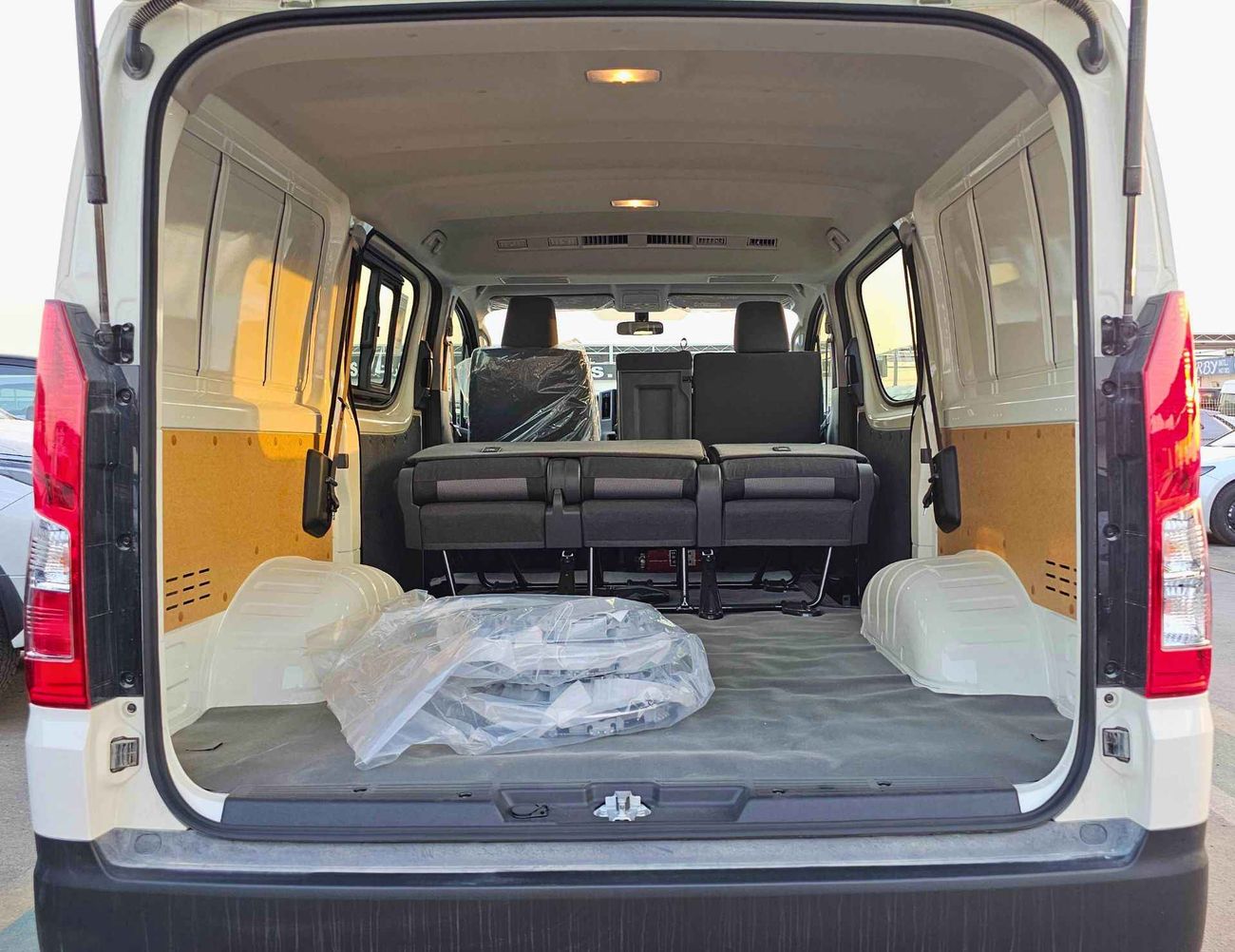 Toyota Hiace STANDARD ROOF / HALF CARGO / MT / 3.5L V6 PETROL / 5DOOR (CODE # 69073)