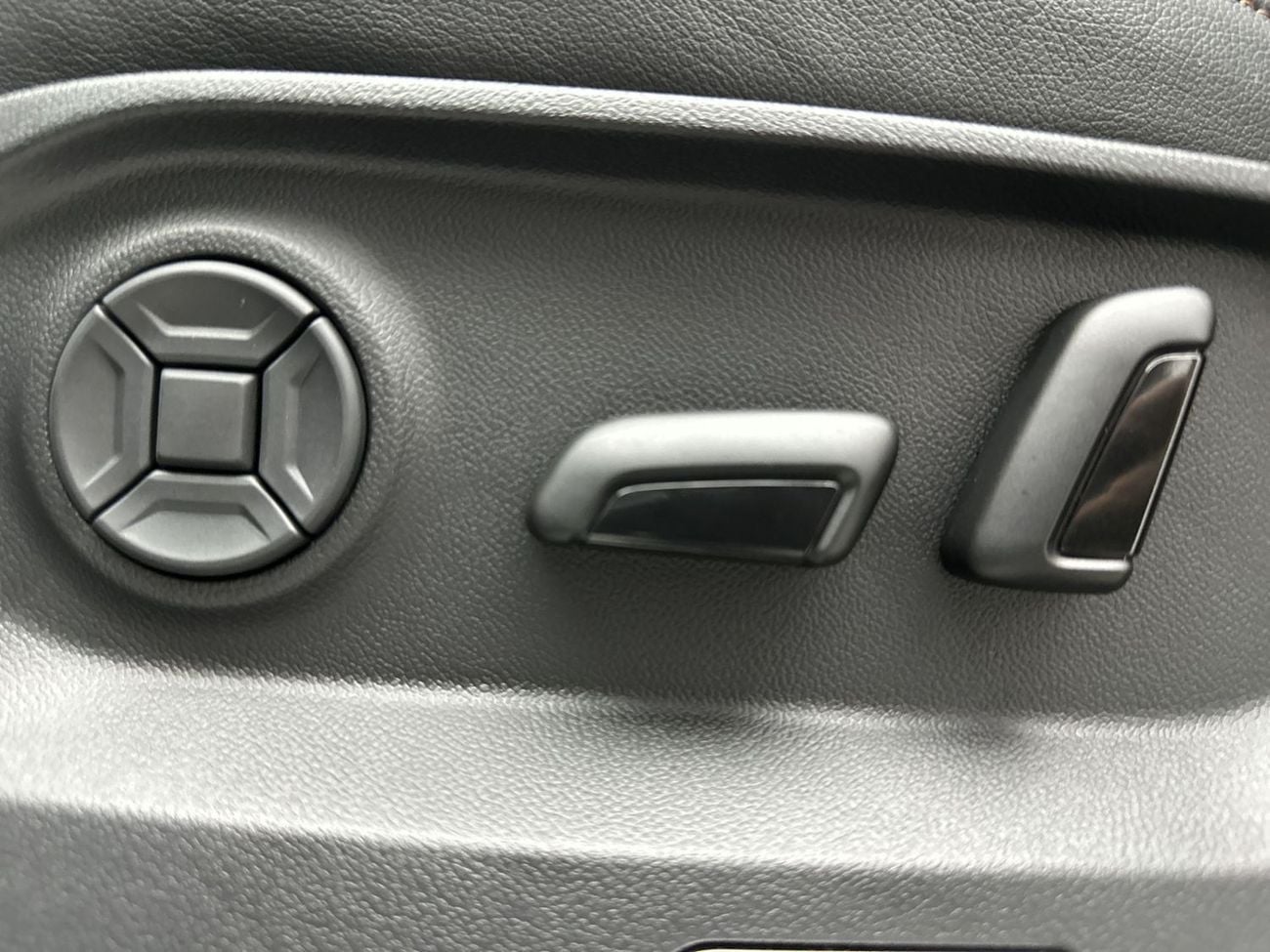 فولكس واجن طوارق Touareg Elegance - Tirano (Ref#00417)